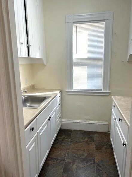 Building Photo - 33 Stone Ave