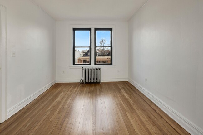 Building Photo - 56 Glenwood Ave