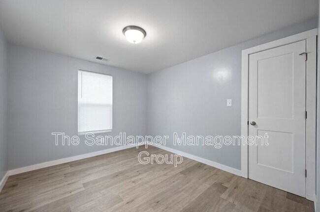 Building Photo - 2645 Oregon Ave