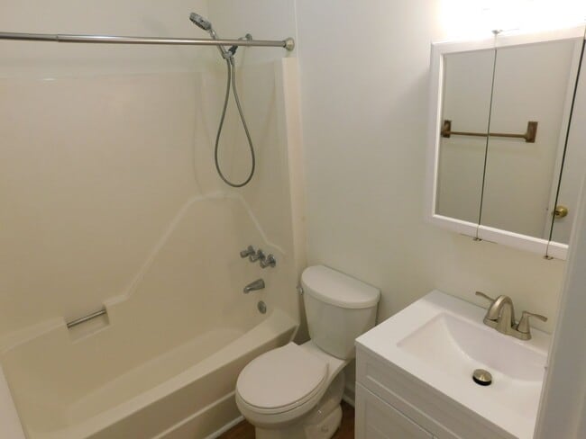 Building Photo - Affordable Gem!