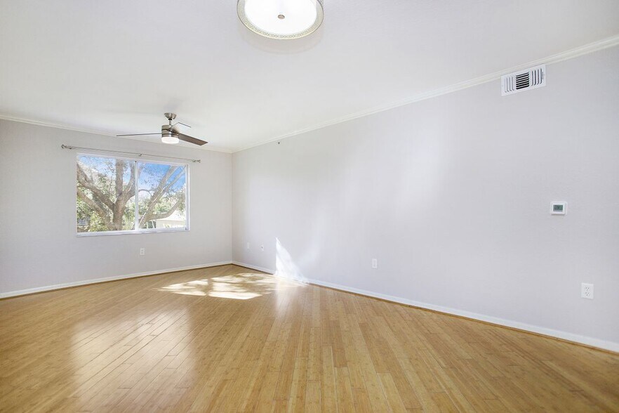 Building Photo - 8271 Key Royal Cir