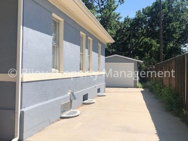 Building Photo - 311 E Del Norte St