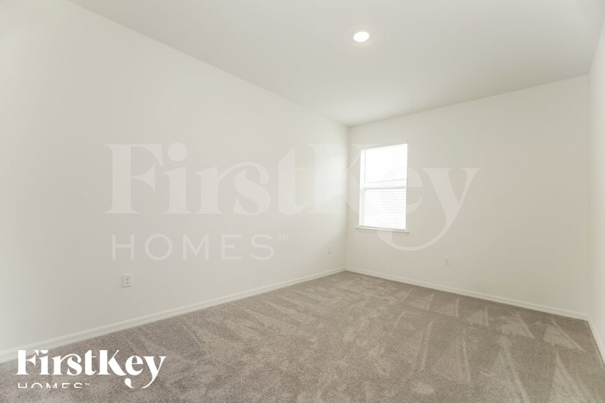 Building Photo - 1606 Isleta Lp