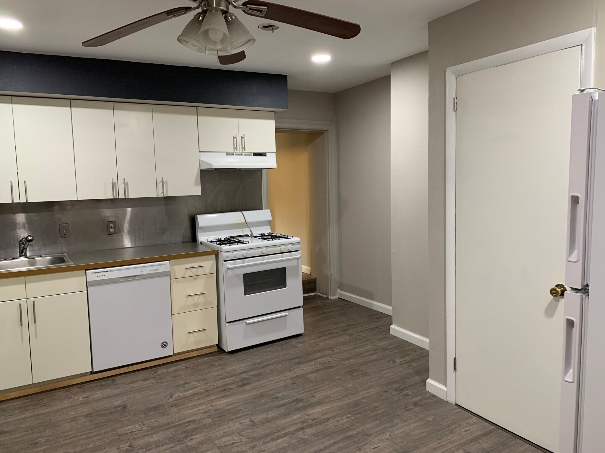 Kitchen - 4409 Main St