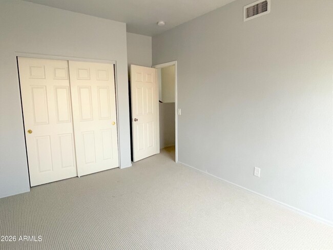 Building Photo - 5164 W Ross Dr