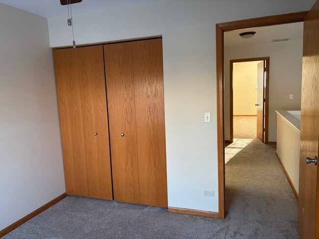 Building Photo - 113 N Barton Trail