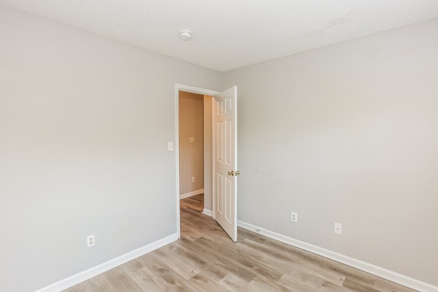 Building Photo - 2954 Hawick Commons Dr