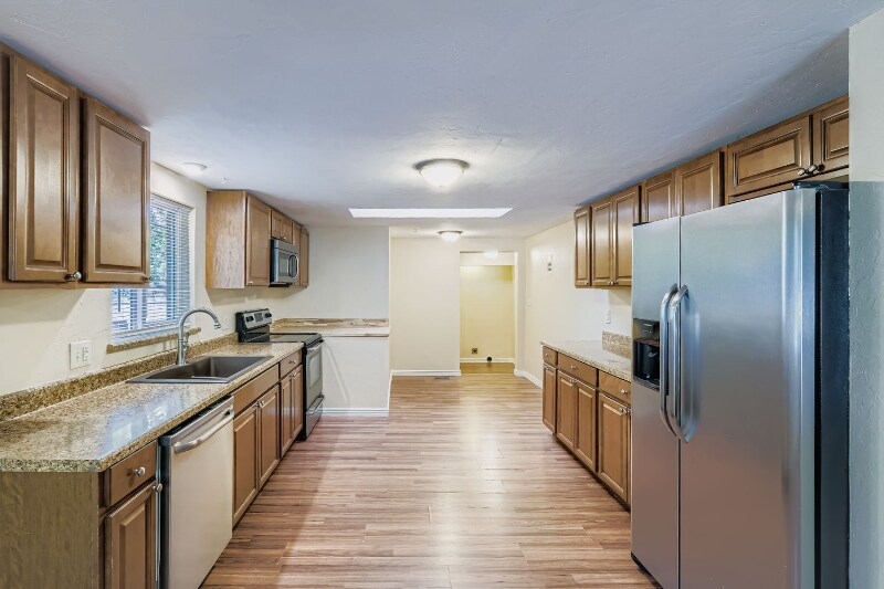 Building Photo - 914 Alexander Rd