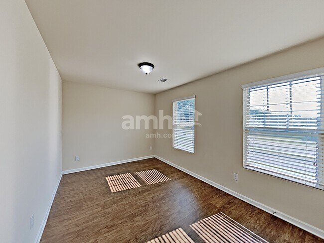 Building Photo - 3061 Avondale Blvd SE