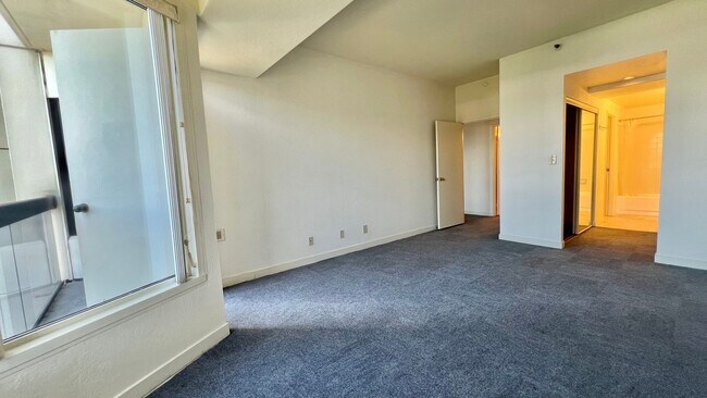Building Photo - Spacious and convenient  east-facing 1Bd 1...