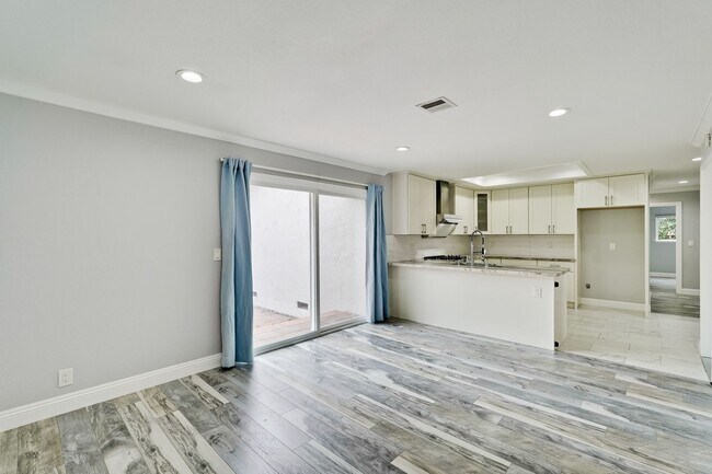 Building Photo - Stunning Single Family Home