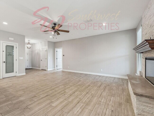 Building Photo - Stunning 5 bedroom, 3.5 bath in Elk Ridge Estates!