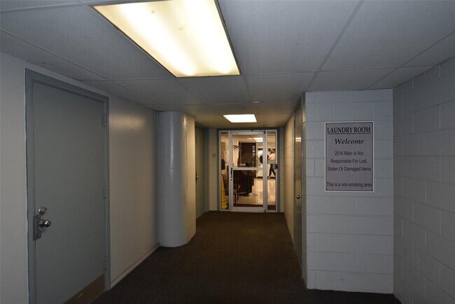 Building Photo - 2016 Main St