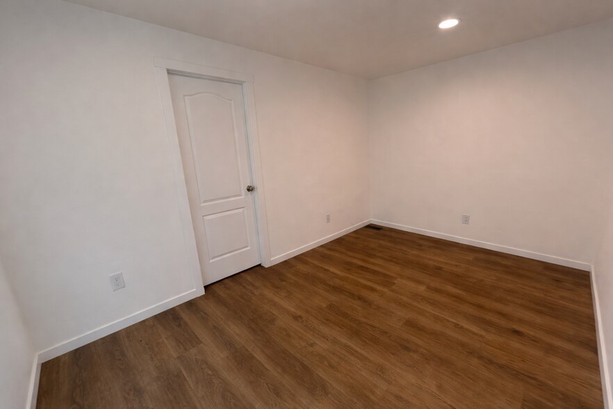 Building Photo - 2627 S Lamb Blvd