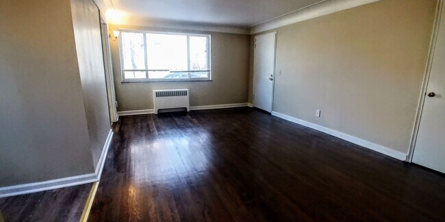 Building Photo - 7147 Eastlawn Dr