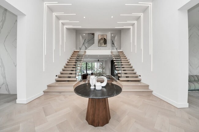 Building Photo - 5327 S Braeswood Blvd