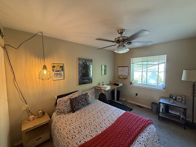 Building Photo - 739 Ponderosa Dr