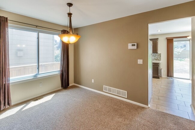 Building Photo - Charming 4 Bedroom 3 Bath in Highlands Ranch!