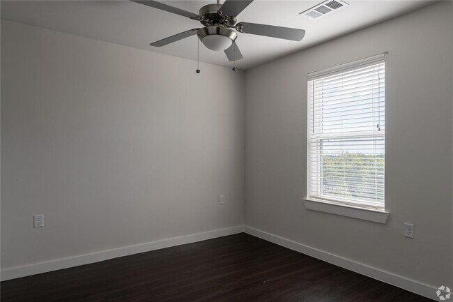 Building Photo - 2401 E Oltorf St