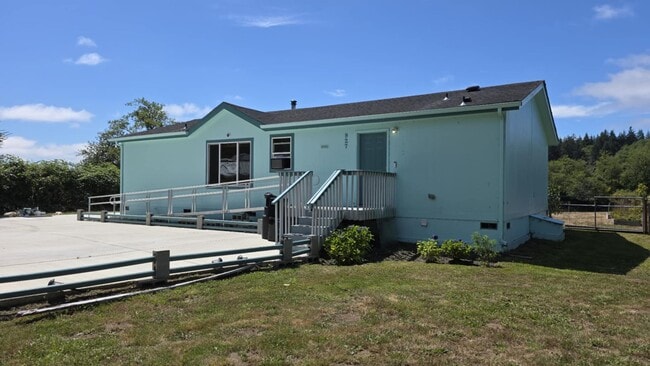 Primary Photo - 3 bedroom, 1 3/4 bath home in Hoquiam on t...