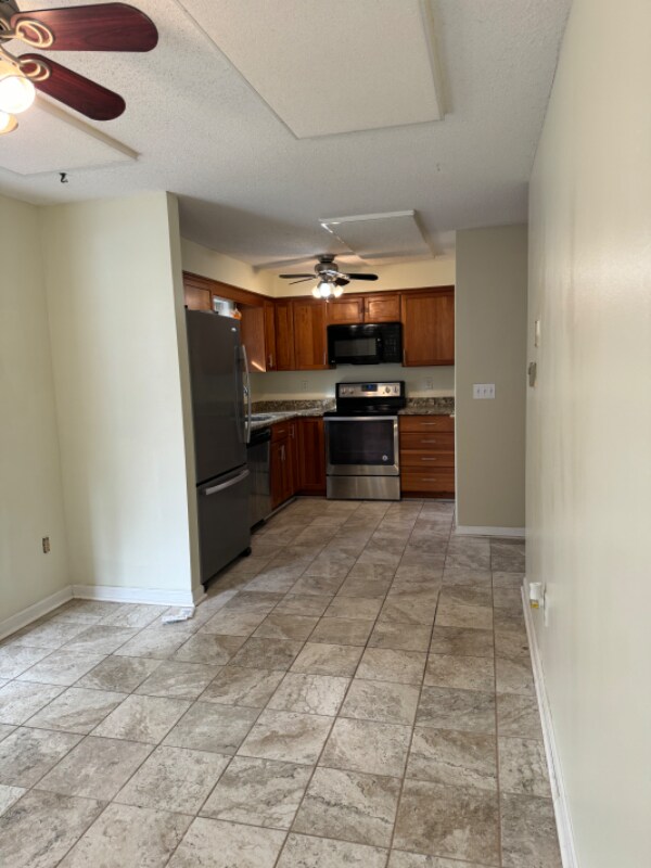 Building Photo - 15 Joshua Ln