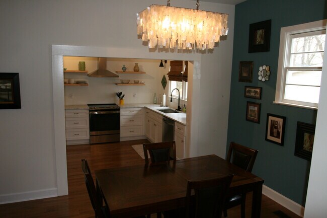 Building Photo - 705 Stevens Ave NE