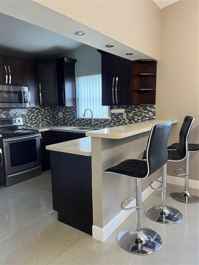 Building Photo - 6661 SW 137th Ct