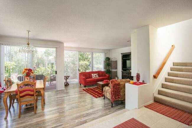 Building Photo - 3 Bedroom Condo For Lease in a gated commu...
