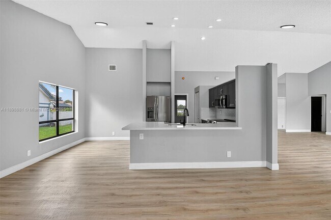 Building Photo - 9645 El Clair Ranch Rd