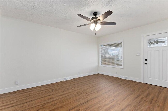 Building Photo - 635 Albion Ave