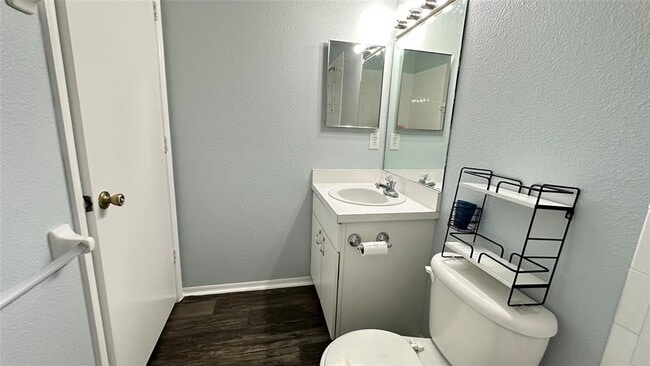 Building Photo - 1400 Costa Mesa Dr