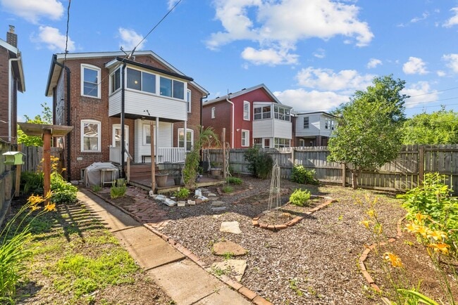 Building Photo - Gardener's Dream! 3-Bedroom, 1.5-Bath Home, Steps away from Tower Grove Park