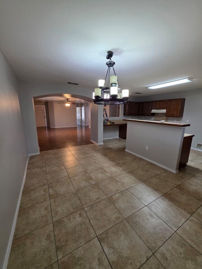 Building Photo - 613 Cuervo Dr