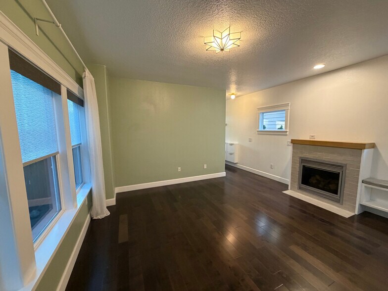 Building Photo - 1940 NE 72nd Ave.