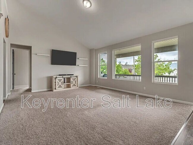 Building Photo - 31 N Palomino Way