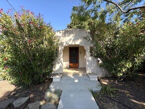 Building Photo - Charming 2-Bedroom Home with Spacious Back...