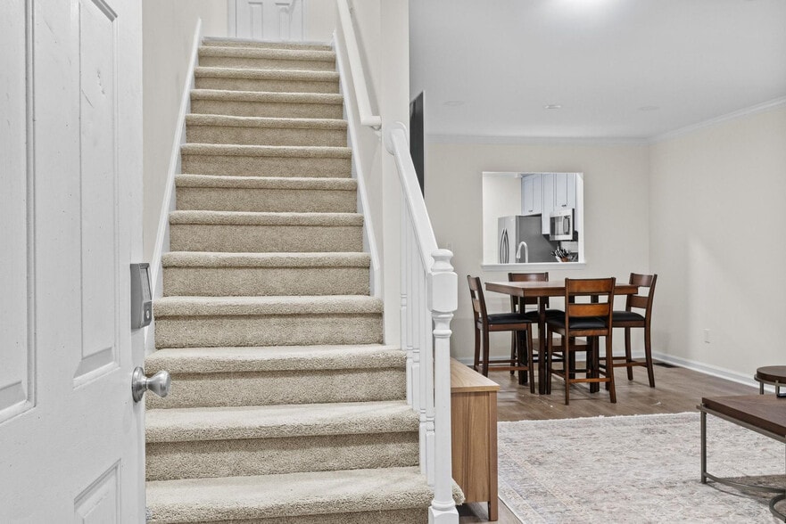 Building Photo - 170 Northview Dr