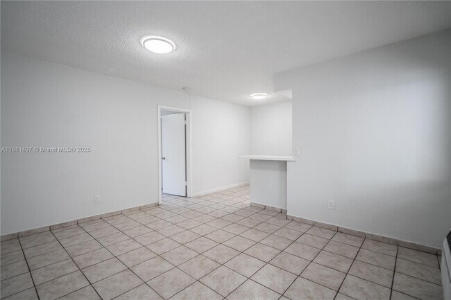 Building Photo - 6650 Miller Dr