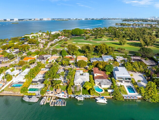 Building Photo - 950 S Shore Dr