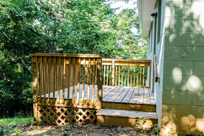 Building Photo - New Listing!