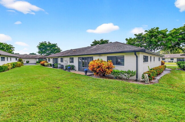 Building Photo - 4866 Dovewood Cir