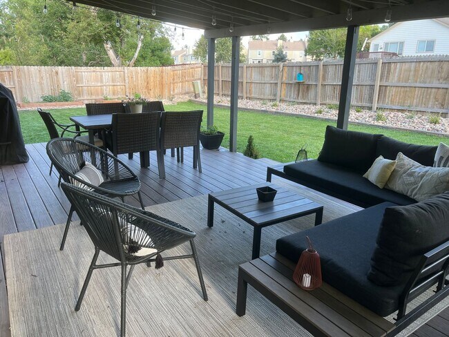 Building Photo - Stunning 5 Bedroom in the Coveted Kipling ...