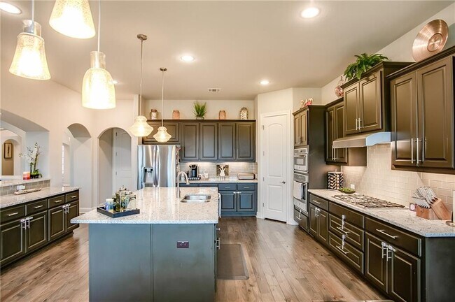 Building Photo - 2236 Long Bow Dr
