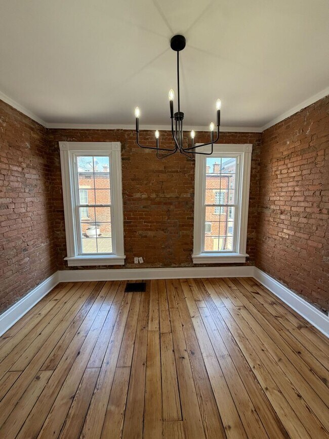 Building Photo - Fully Renovated 3BR/1.5 Bath in Olde Towne East!