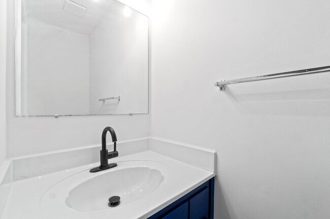 Building Photo - 3 Bedroom Dog Friendly Home For Rent!