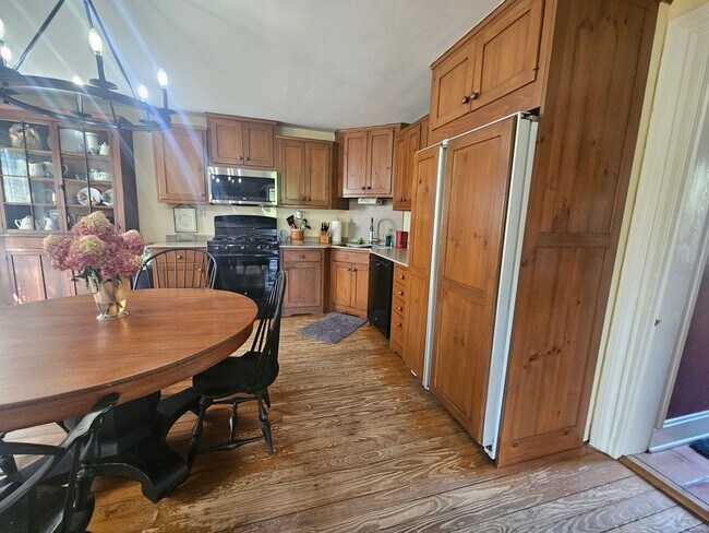 Building Photo - Amazing Farm Property!