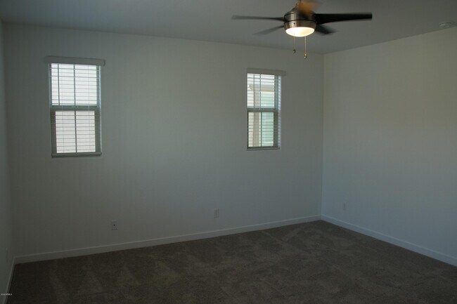 Building Photo - 1106 E Weatherby Way