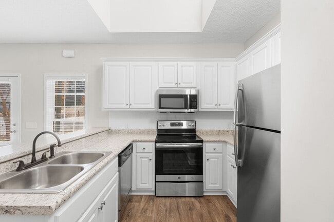 Building Photo - 27 W Grady St