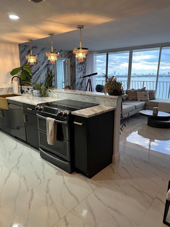 Building Photo - 7601 E Treasure Dr