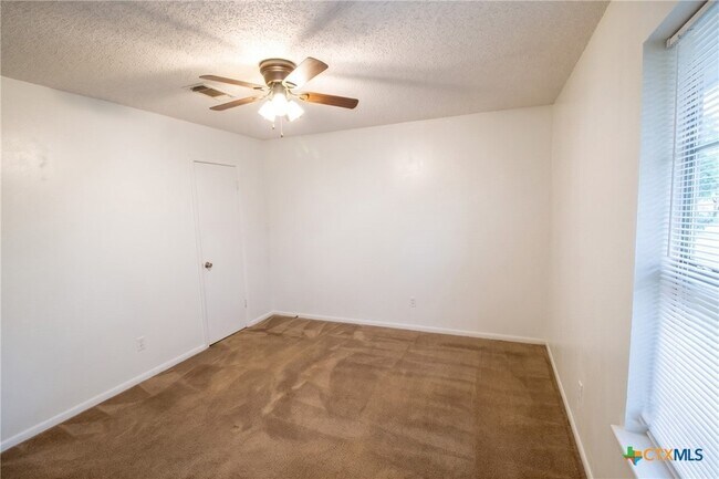 Building Photo - 703 Traci Dr